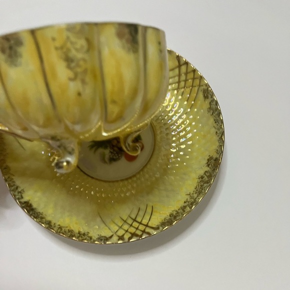 Vintage Yellow Gold Fluted  Tea Cup And Saucer Fruit 3 Legged Cup Made In Japan - Picture 2 of 8